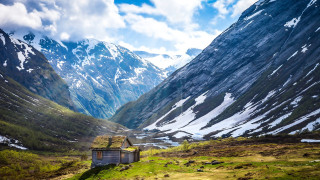 Small cabin valley mountains snow - the top of the mountains free wallpaper
