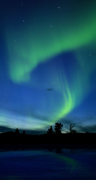 Green blue aurora borealis lake 2 - aurora free wallpaper for mobile