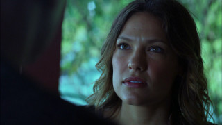 Woman looking man dark room - a dark room free wallpaper