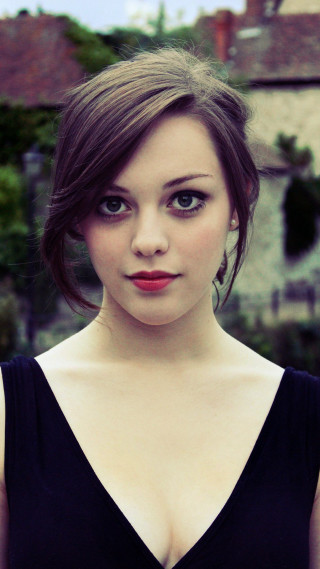 Woman red lipstick black dress 3 - perfect face free wallpaper for mobile