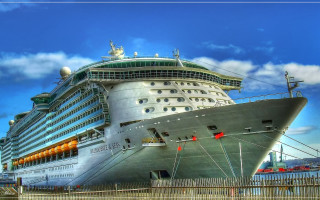 Cruise ship docked ocean fence - a fence free wallpaper