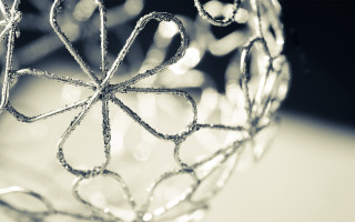 Metal flower design beads hanging - a metal object free wallpaper