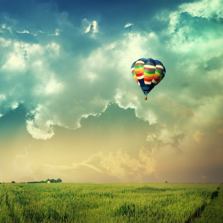 Hot air balloon lush green - free airplane wallpaper for tablet