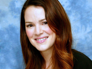 Woman red hair smiling blue - amy weber free wallpaper