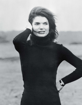 Woman black turtleneck sweater posing - a woman free wallpaper for mobile