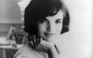 Woman short haircut sweater posing - alfred eisenstaedt free wallpaper