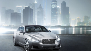 Silver car city skyline night 3 - xf iq4 free wallpaper for desktop
