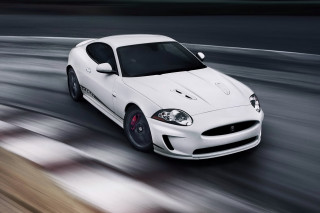 White sports car track blurry - a white sports car free wallpaper
