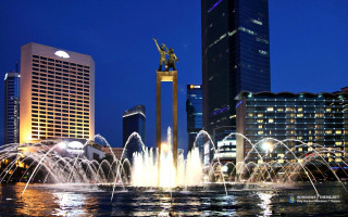Fountain statue city night building - basuki abdullah free wallpaper