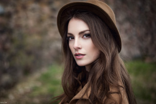 Woman long hair hat coat - jacket free wallpaper