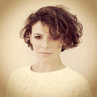 Messy hair white shirt serious - florence engelbach free wallpaper for tablet