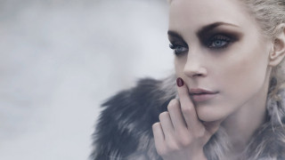 Woman fur coat red nails - a fur coat free wallpaper