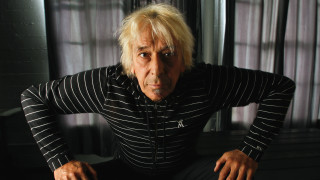 Surprised man sitting chair hands - look free wallpaper for desktop