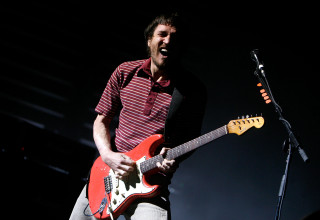 Man playing guitar stage microphone - a man playing free wallpaper