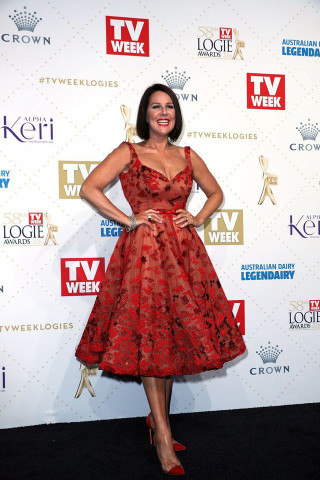 Red dress woman tvweek awards - bronze free wallpaper for mobile