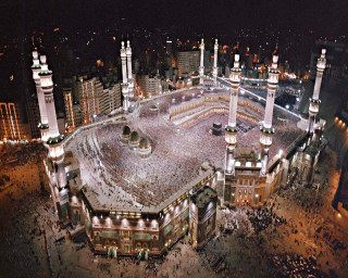 Crowd building night lights circular - a large crowd of people free wallpaper