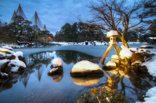 Pond lamp snow covered rocks - a lamp free wallpaper