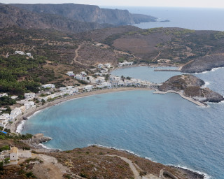 Small village bay mountain range - free beach wallpaper