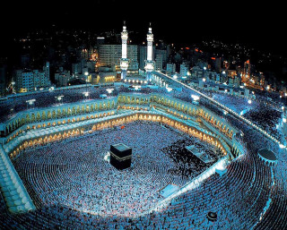 Crowd building night lights square 2 - a large crowd of people free wallpaper