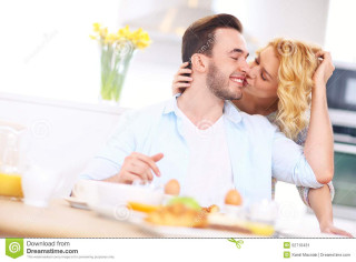 Man woman kissing kitchen food - free valentines wallpaper