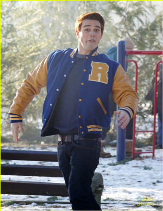 Man blue yellow jacket walking - free gaming wallpaper