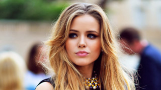 Woman blonde hair necklace serious 3 - perfect face free wallpaper