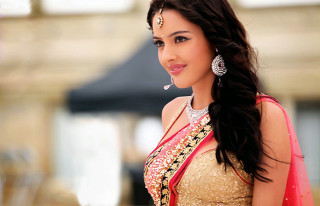 Woman dress jewelry posing city - a building in the background free wallpaper