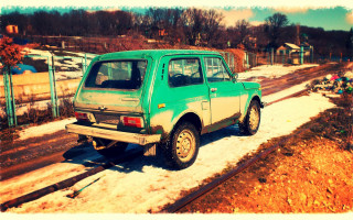 Small green car snowy road - free retro wallpaper