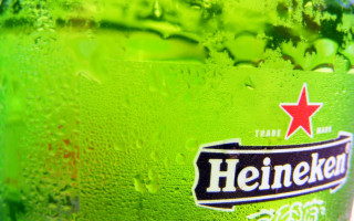 Heineken bottle water droplets red - a red star free wallpaper