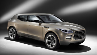 Silver car spotlight dark background - a spotlight free wallpaper for desktop