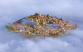 Small island town clouds birds - quito school free wallpaper