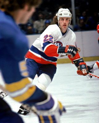 Hockey player moving ice puck 2 - dee whitcomb free wallpaper for mobile