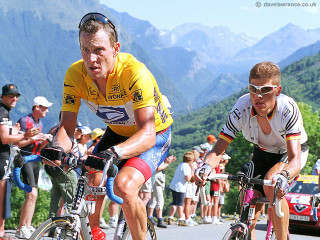 Cyclists mountains sidelines road viewers - thierry doizon free wallpaper