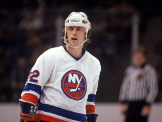 Hockey player referee ice standing - the ice free wallpaper