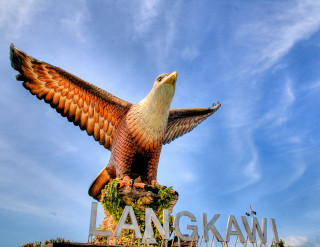 Large bird statue building sky - sculpture free wallpaper