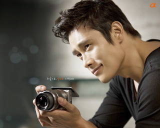 Man holding camera self portrait - handsome free wallpaper for desktop