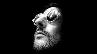Bearded man glasses looking up - photorealistic portrait free wallpaper