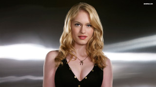 Blonde woman black top spotlight - a black top free wallpaper