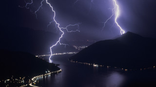 Lightning storm city night time 2 - a lightning storm free wallpaper