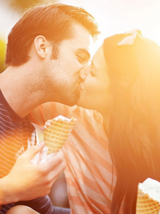 Romantic kiss icecream park bálint - free valentines wallpaper for mobile