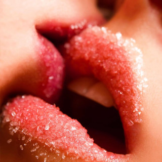 Close up woman lips glitter - microscopic free wallpaper for tablet