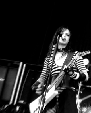 Woman guitar microphone stand performance - bauhaus free wallpaper for mobile