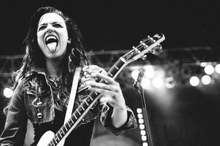 Woman long hair guitar concert - long hair playing free wallpaper for desktop