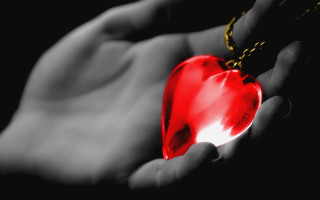 Person holding red heart chains - a chain free wallpaper