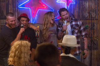 Group singing microphones room star - the wall behind them free wallpaper