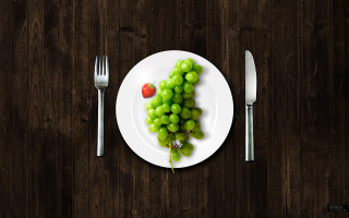 Grapes tomato plate fork knife - a plate free wallpaper