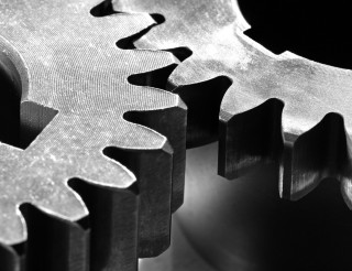 Metal gear closeup black background - technique free wallpaper