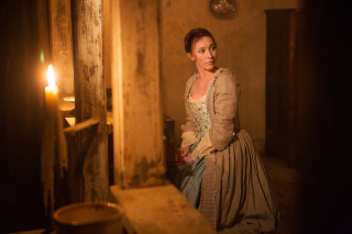 Woman dress room candle light - renaissance free wallpaper