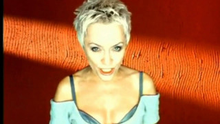 Surprised woman expression chest reaction - bettina heinenayech free wallpaper