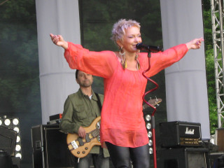 Eva shvankmajerova stage singing guitar - eva švankmajerová free wallpaper